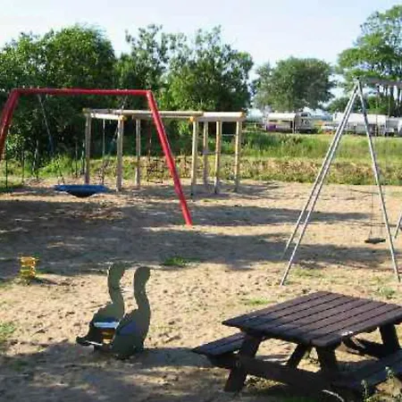 6 Person In غيتلينغ