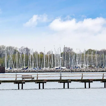 6 Person In غيتلينغ